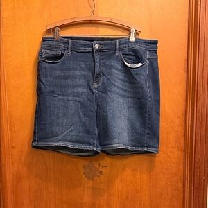 Judy Blue Dark Blue Denim Shorts - Casual Mid-Length